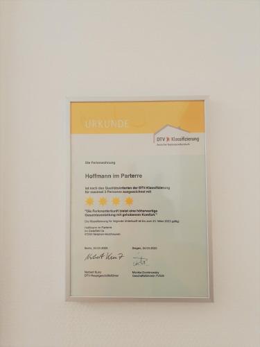 a sign hanging on a white wall at Ferienwohnung Hoffmann in Netphen