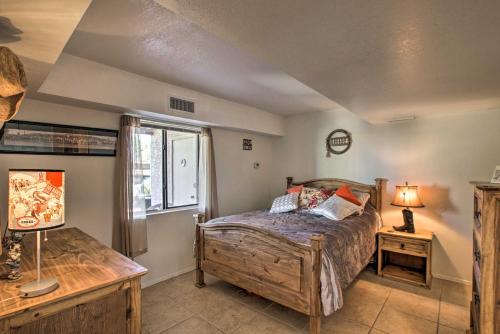 Katil atau katil-katil dalam bilik di Quiet Retreat about 5 Mi to Lost Dutchman State Park!