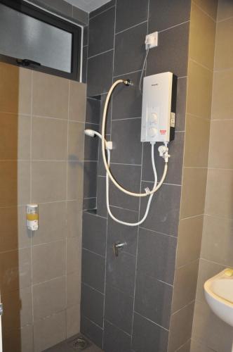 Koupelna v ubytování AmySity Homestay Gandaria Modern Lifestyle walking distance to Hub Shopping Centre at Sek 9 Bangi Sentral With Netflix