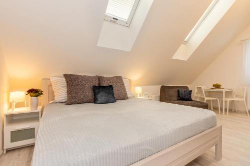 Postel nebo postele na pokoji v ubytování Apartmány Jedovary