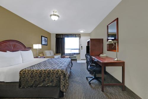 Afbeelding uit fotogalerij van SureStay Plus Hotel by Best Western Drumheller in Drumheller