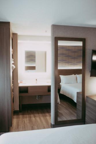 Un ou plusieurs lits dans un hébergement de l'établissement Best Western Plus West Edmonton