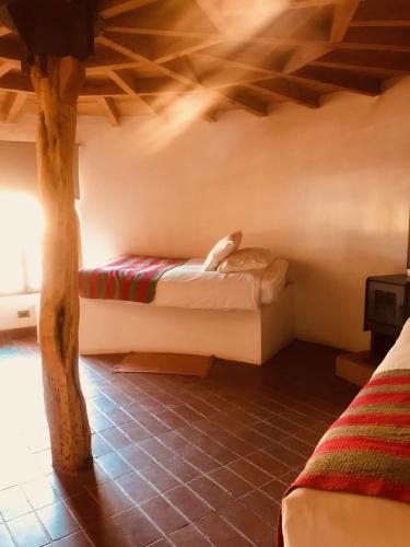 Una cama o camas en una habitación de Hotel La Aldea