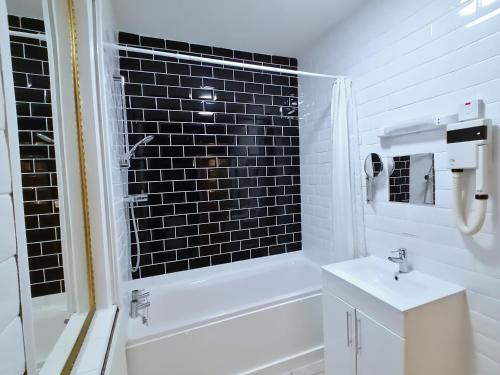 Bilik mandi di The Gordon House Hotel