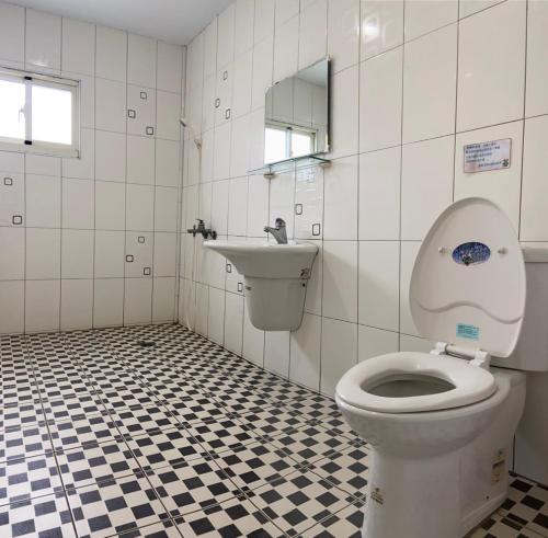 Vonios kambarys apgyvendinimo įstaigoje J Lin Hostel
