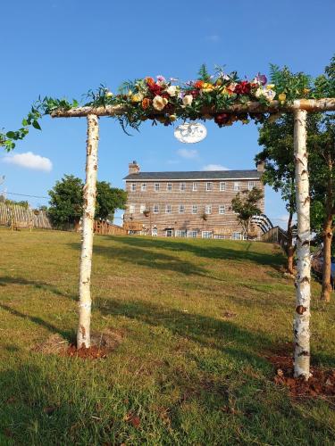 an arch with flowers on it in a field at 墾丁勿忘我城堡莊園 in Hengchun