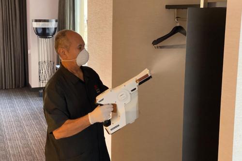 Členové personálu v ubytování Kumaran Millenium Residency
