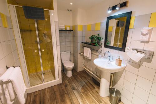 a bathroom with a sink and a shower and a toilet at Chalet de Lanza in Abriès