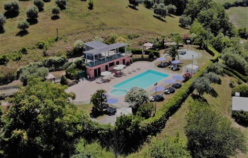 an aerial view of a house with a swimming pool at Country Hotel & Resort I Calanchi in Ripatransone