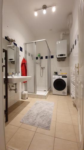 Gorgeous Viennese Apartment 10 min to City Center