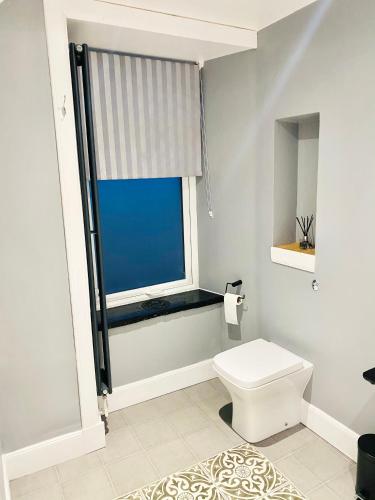 Ένα μπάνιο στο MacArthur House Bed & Breakfast NC500