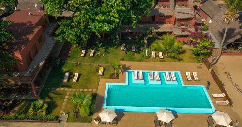 an overhead view of a swimming pool in a yard at Nosy Lodge in Nosy Be