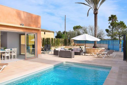 Bazén v ubytovaní Villa Ca Na Rossa 009 by Mallorca Charme alebo v jeho blízkosti