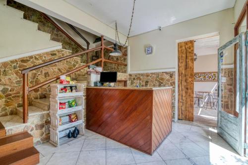 a kitchen with a stone wall and a counter at Pousada Danitato e lavanderia in Bom Jardim