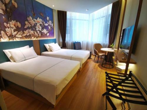 Posteľ alebo postele v izbe v ubytovaní Magnotel guiyang fountain commercial center subway station hotel