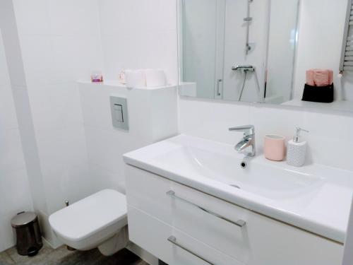 Kúpeľňa v ubytovaní SUNRISE 20 apartment z widokiem na morze Gardenia Dziwnów