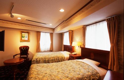 Una cama o camas en una habitación de Beppu Station Hotel