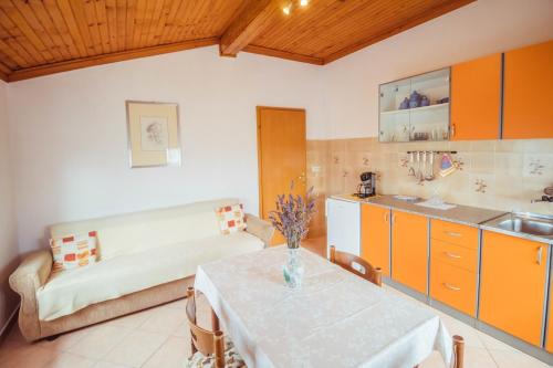 Kuchyňa alebo kuchynka v ubytovaní Apartment Luciana 1
