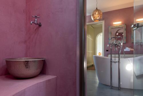 a bathroom with a tub and a sink at Villa Perla Blanca in Platánion
