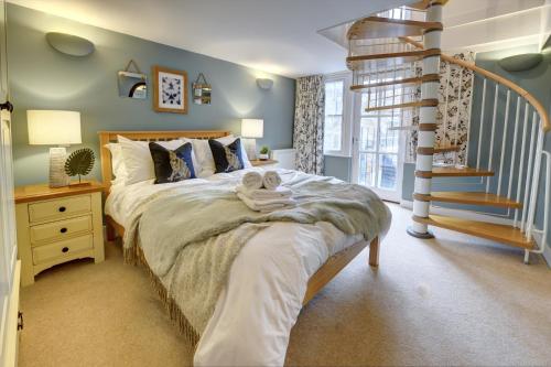 a bedroom with a bed with towels on it at The Butter Market Overlook - An Exquisite Getaway! in Canterbury