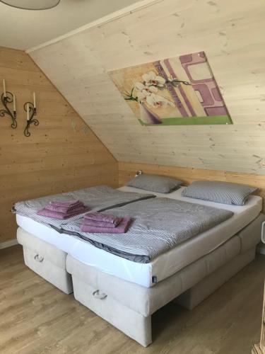 Ένα ή περισσότερα κρεβάτια σε δωμάτιο στο Baldies Tenne in Ostseenähe