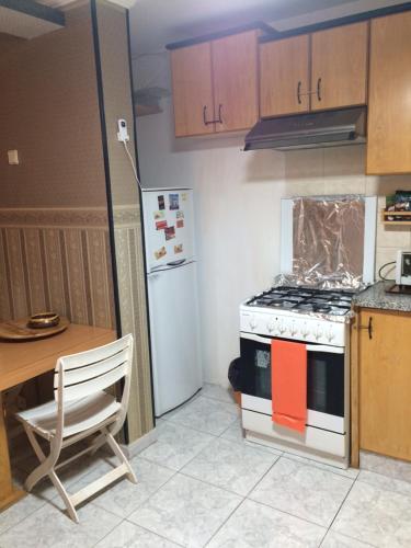 Kuchyň nebo kuchyňský kout v ubytování Zimmer Arad Dead Sea, Big and Confortabוl Apartment, logic cost - במחיר שפוי