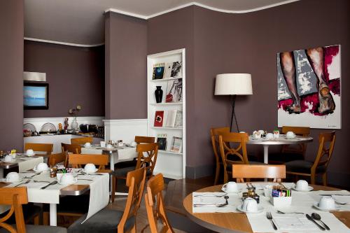 En restaurant eller et spisested på Hotel Principe Di Villafranca