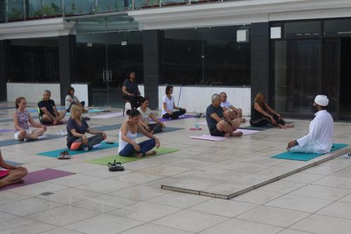 a group of people sitting in a yoga class at Indira Nikunj Rubystone Exotic in Rishīkesh