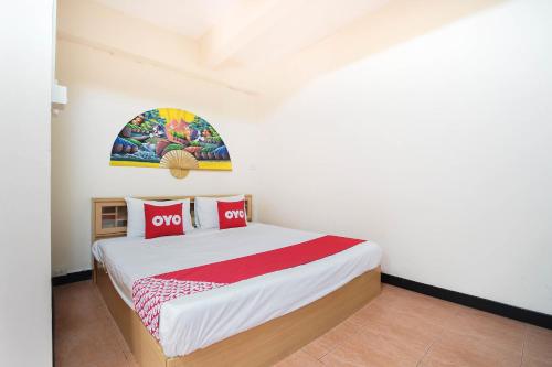 מיטה או מיטות בחדר ב-OYO 963 Sunshine Guesthouse