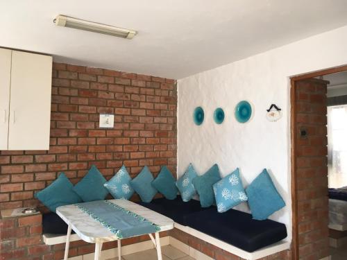 a room with a couch with blue pillows at Bungalows Cerro Azul in Cerro Azul