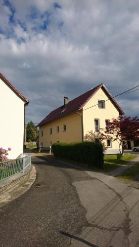 Das Gebäude in dem sich die Ferienwohnung befindet