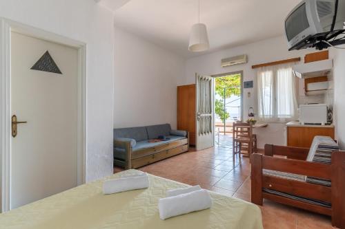 Posteľ alebo postele v izbe v ubytovaní Servani Studios & Suites