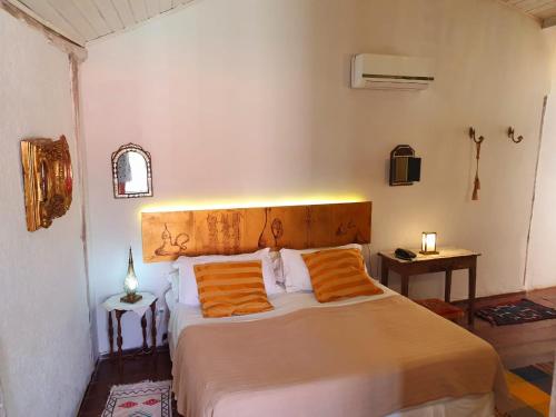 Cama o camas de una habitación en Solar das Artes Pousada Boutique - Morro
