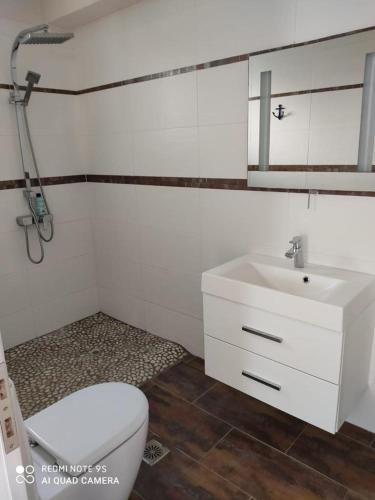 Ванная комната в Fotis Apartments