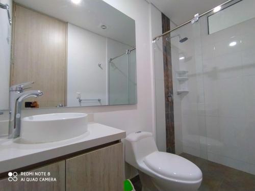 Bathroom sa Apartamento en Santa Marta, hermosa vista.