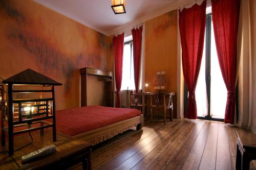 Vietnamonamour Bed & Breakfast tesisinde bir odada yatak veya yataklar