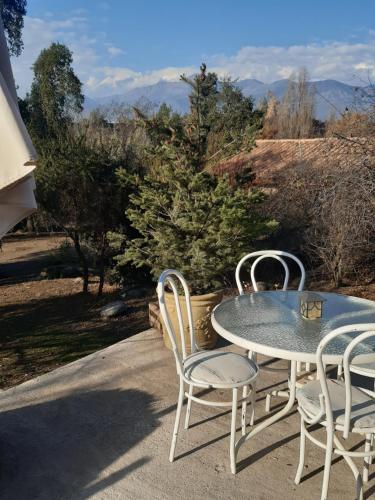 a table and two chairs sitting next to a table at Cabañas Puente Negro in Puente Negro