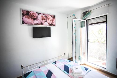 En eller flere senger på et rom på Corals B&B Apartment