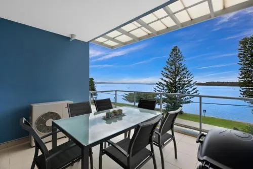 Lakeside Waterfront Apartment The Entrance picture