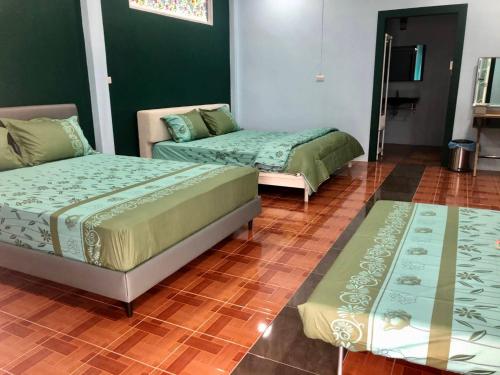 เตียงในห้องที่ At Sichon Home By At Sichon Resort