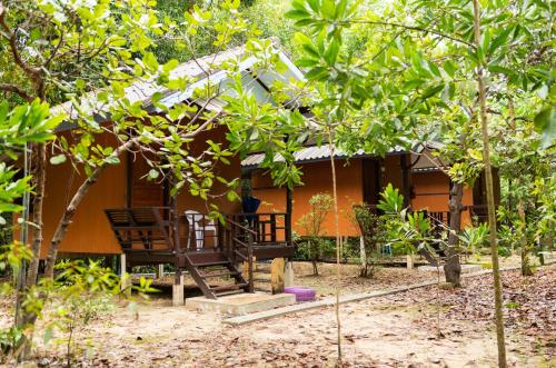 a house with a swing in front of it at Mata Guesthouse in Ko Kood