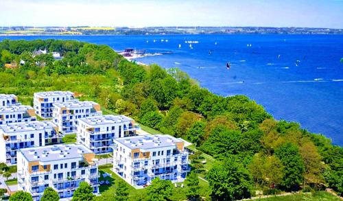 an aerial view of a large apartment building next to the water at Meerblick - widok na morze in Puck