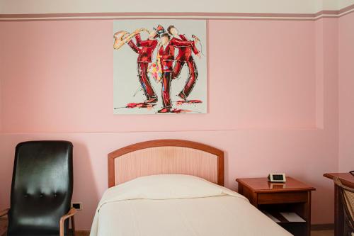 Ένα ή περισσότερα κρεβάτια σε δωμάτιο στο Hotel San Genesio
