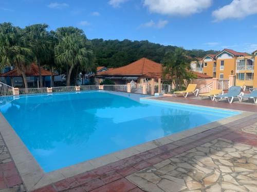Bazén v ubytování APPARTEMENT T2 ROUTE DES SALINES nebo v jeho okolí