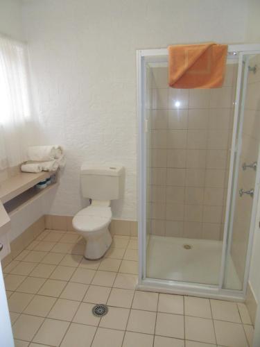 Koupelna v ubytování Swaggers Motor Inn