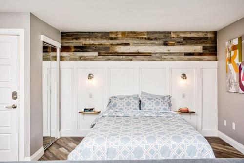 a bedroom with a bed and a wooden wall at Luxury Studio Getaway at Blue Mountains 80114 in Blue Mountains
