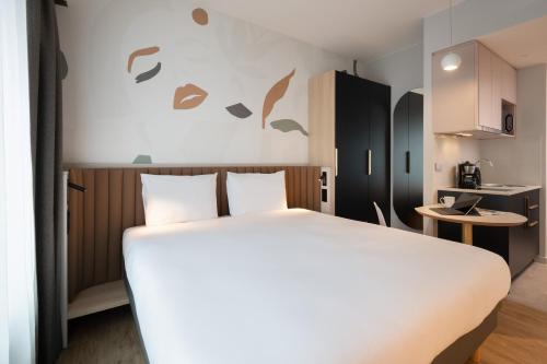 a bedroom with a large bed in a room at Adagio access Brussels Delta in Brussels