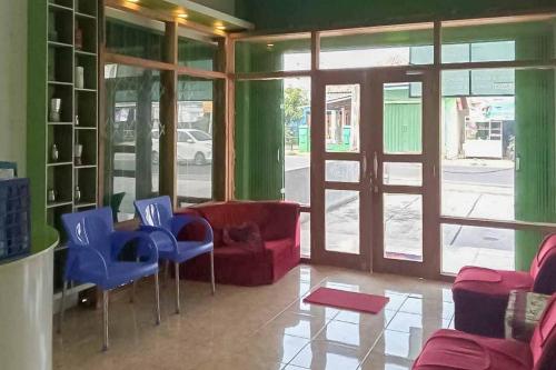 Χώρος καθιστικού στο RedDoorz Plus near Universitas Saburai Lampung