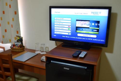 TV a/nebo společenská místnost v ubytování Hotel Valparaíso - Metrô Paraíso e 800m da Av Paulista