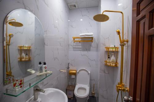 Kúpeľňa v ubytovaní Hưng Khánh Hotel